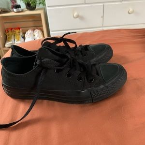 Black Converse Size 6 Women’s, Size 4 Men’s